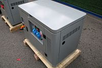 Бензиновый генератор АМПЕРОС LT10000E-3 в кожухе (миниатюра)